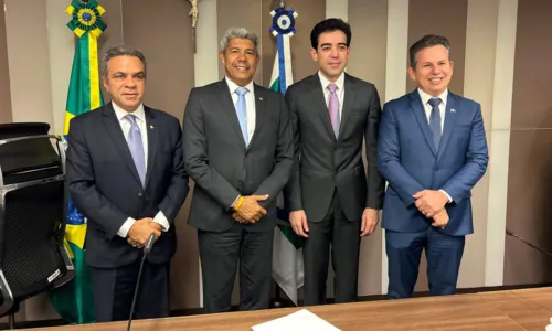 
				
					VLT: Bahia e Mato Grosso assinam acordo de compra e venda de trens
				
				