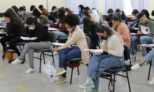 
				
					Vestibular Uesb 2025 oferece mais de mil vagas em 47 cursos
				
				