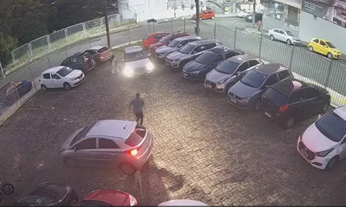 
				
					Vídeo: carro de estudante da UFBA é roubado em estacionamento
				
				