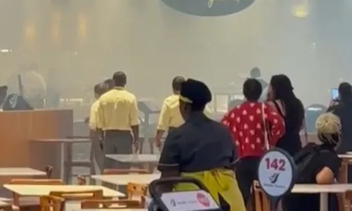 
				
					Vídeo: nuvem de fumaça assusta clientes de shopping em Salvador
				
				