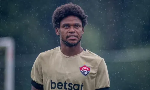 
				
					Vitória busca acordo com Luiz Adriano e deve afastar atacante
				
				