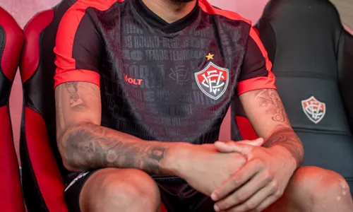 
				
					Vitória lança novo uniforme para a temporada 2024; veja fotos
				
				