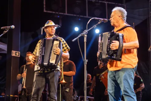 
				
					Wesley Safadão e Flávio José reúnem mais de 100 mil em festa na Bahia
				
				