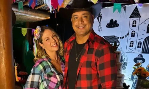 
				
					Xanddy e Péricles comemoram aniversários em festa de São João
				
				