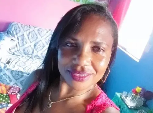 
				
					Zeladora de escola é estrangulada e morta na Bahia; marido é suspeito
				
				