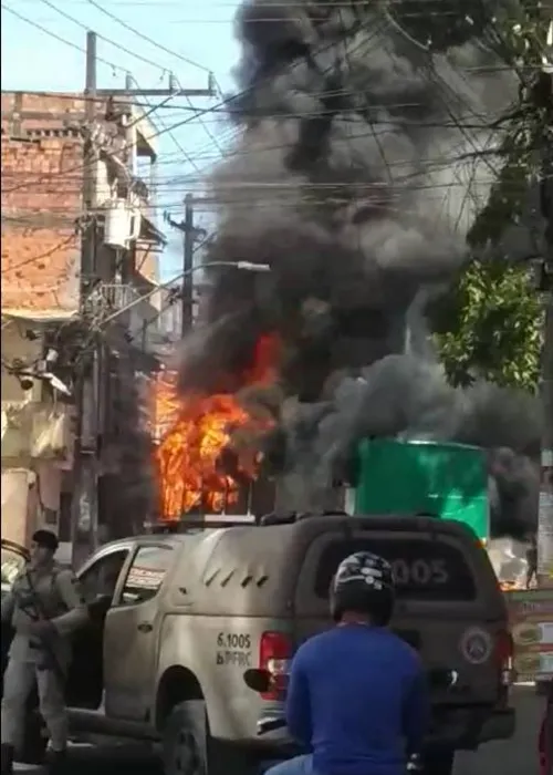 
				
					Após ônibus incendiado, transporte público volta a circular no Cabula
				
				