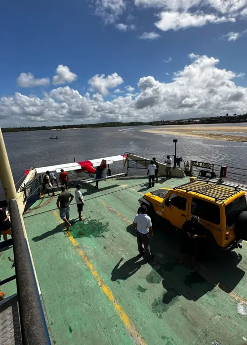 
				
					Avião faz pouso forçado em banco de areia às margens de rio na Bahia
				
				