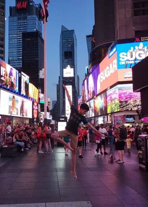 
				
					Baiano de 14 anos brilha em curso de balé em Nova York; veja
				
				