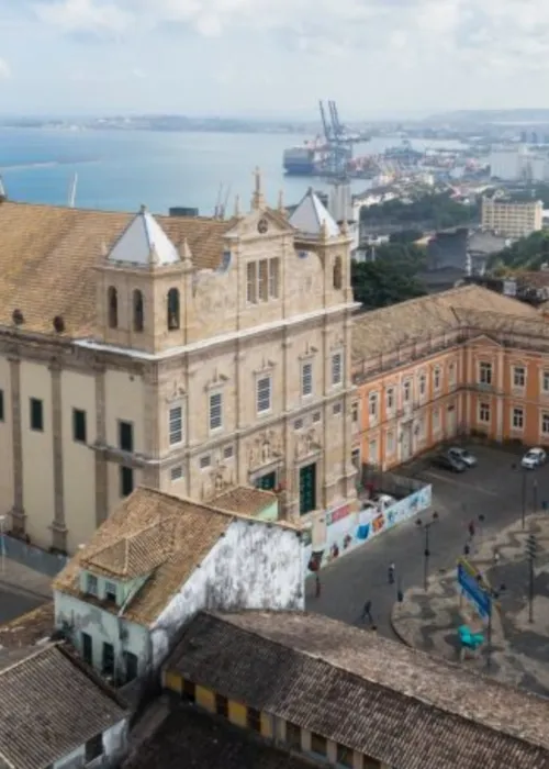 
				
					Bebê de sete meses morre esfaqueada no Centro Histórico de Salvador
				
				