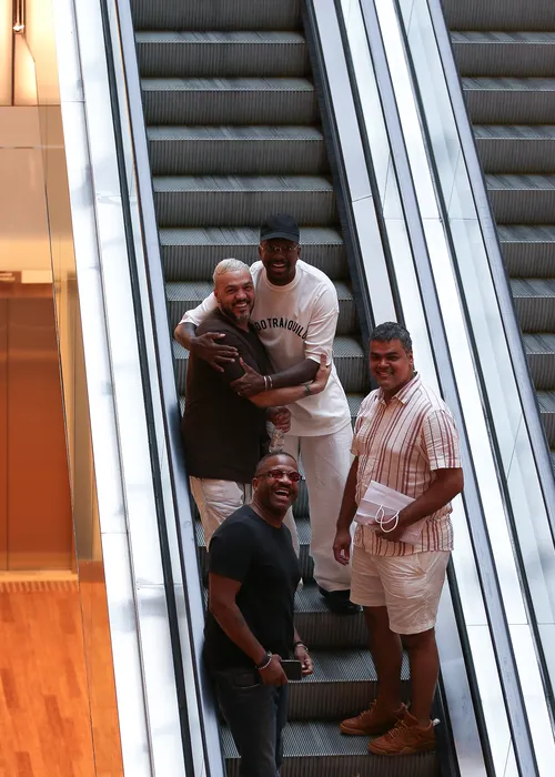 
				
					Belo surge de mãos dadas com pagodeiro em shopping do Rio de Janeiro
				
				