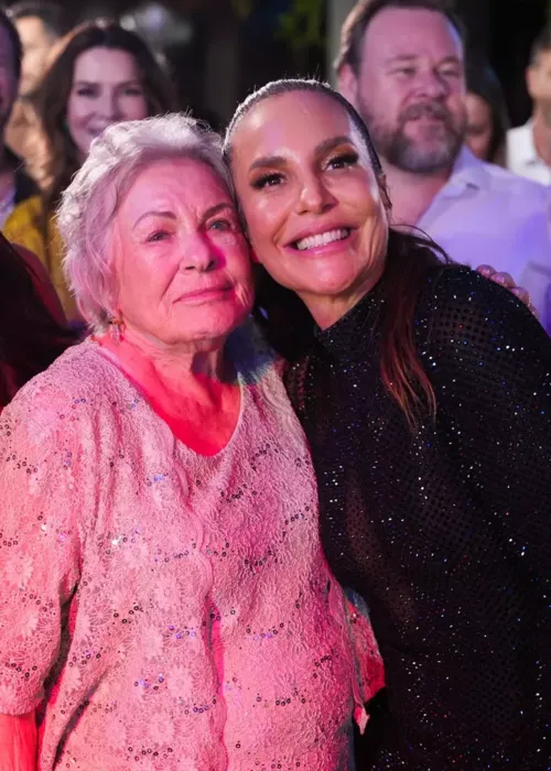 
				
					Bilionária ganha festa de 90 anos com show surpresa de Ivete Sangalo
				
				