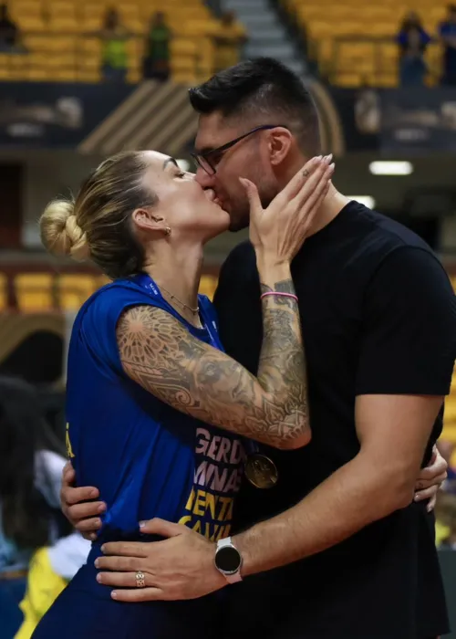 
				
					Conheça os amores da Seleção Brasileira Feminina de Vôlei
				
				