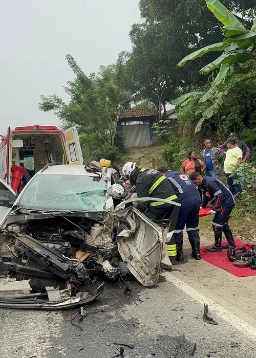 
				
					Enfermeira fica ferida após acidente com caminhão em Ipiaú
				
				