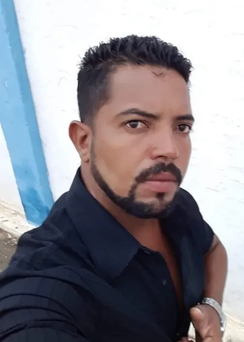 
				
					Homem morre após beber líquido que pensava ser cachaça na Bahia
				
				