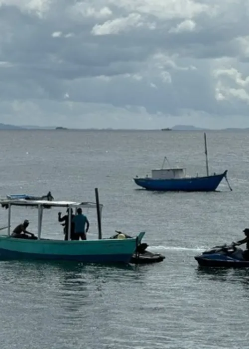 
				
					Homens são detidos após pescar com compressor de ar em praia da Barra
				
				