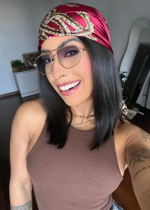 
				
					Influencer baiana arrecada dinheiro para tratar câncer de mama
				
				