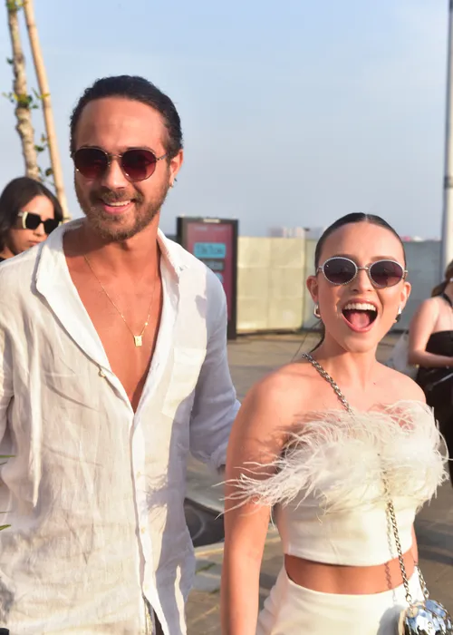 
				
					Larissa Manoela renova votos de casamento no Rock in Rio; FOTOS
				
				