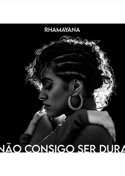 
				
					Mães também podem ser sensuais, diz cantora Rhamayana em nova fase
				
				