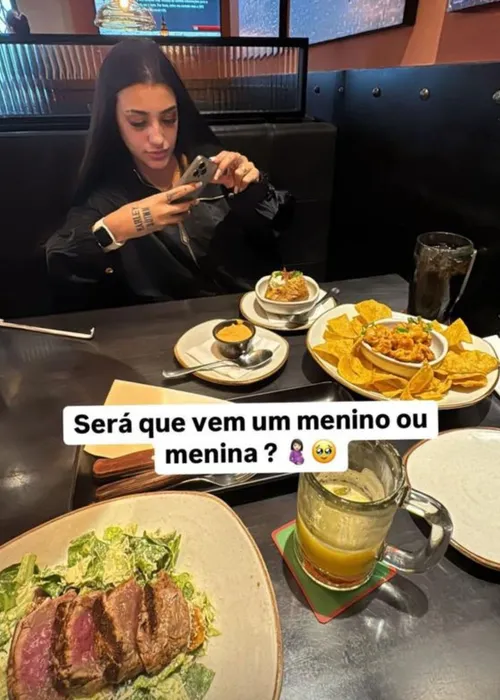 
				
					Menino ou menina? Gato Preto questiona sexo do filho com Bia Miranda
				
				