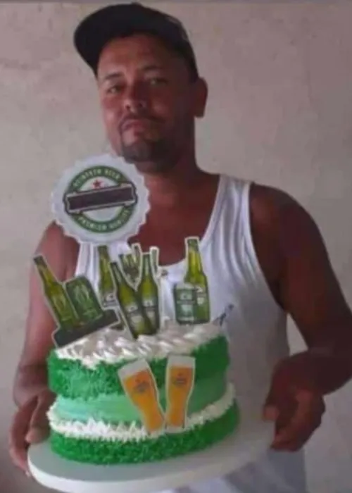 
					Amigos de homem que morreu atingido por linha de pipa protestam na BA
				
				