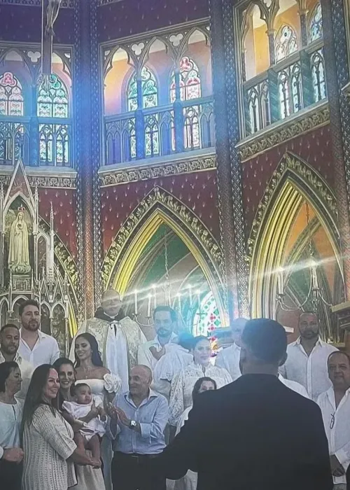 
				
					Bruna Biancardi compartilha detalhes do batizado da filha com Neymar
				
				