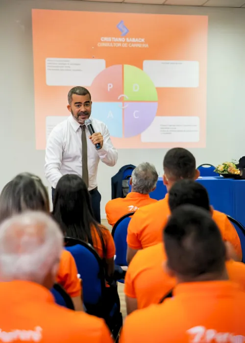 
				
					Palestras e treinamentos são importantes para motivar a equipe
				
				