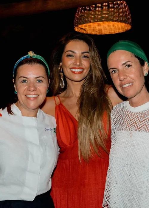 
				
					Patrícia Poeta completa 48 anos com festa intimista em Trancoso; FOTOS
				
				