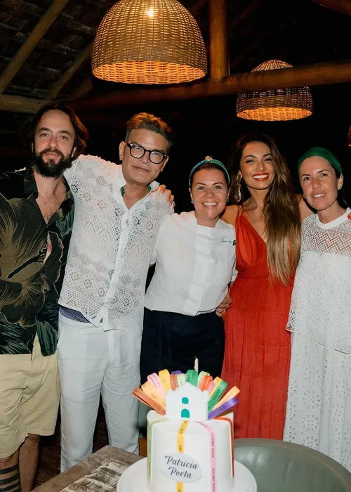 
				
					Patrícia Poeta completa 48 anos com festa intimista em Trancoso; FOTOS
				
				