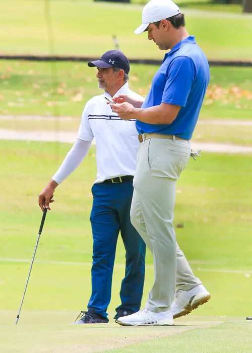 
				
					Tadeu Schmidt surge com galãs da Globo em partida de golfe
				
				