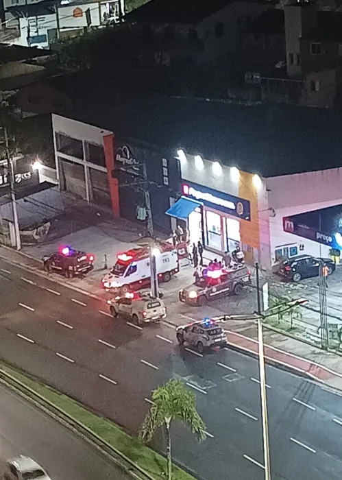 
				
					Turista é baleado em assalto e suspeito morre em confronto em Salvador
				
				