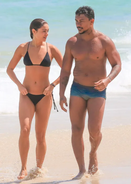 
				
					Xamã e Sophie Charlotte aparecem juntos curtindo praia no Rio; fotos
				
				