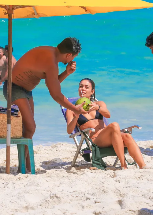 
				
					Xamã e Sophie Charlotte aparecem juntos curtindo praia no Rio; fotos
				
				