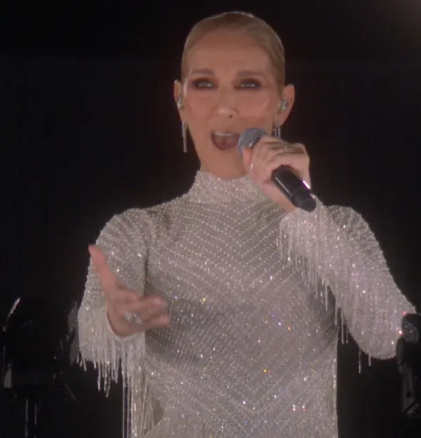 Céline Dion encerra cerimônia de abertura da Olimpíada, veja vídeo