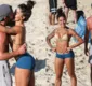 
                  Aline Campos beija namorado em praia e provoca: ‘Alto risco’