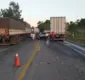 
                  Duas pessoas morrem em acidente envolvendo carro e caminhão na Bahia