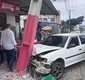 
                  Motorista sem CNH perde controle de carro e atropela mulher na calçada