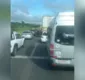 
                  Tombamento de caminhão-tanque provoca congestionamento na BR-324