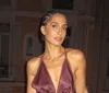 Camila Pitanga rouba a cena com vestido decotado no Festival de Cannes