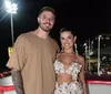 Carnaval: Juliette surge com look ousado ao lado do noivo na Bahia