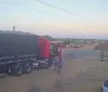 Carreta desgovernada mata casal e deixa criança ferida na Bahia