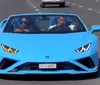 Davi Brito e irmã ostentam carro de luxo durante viagem em Dubai