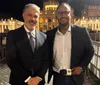 Vanderson Nascimento posa com William Bonner no Vaticano e web reage