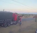 Carreta desgovernada mata casal e deixa criança ferida na Bahia