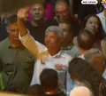 Governador da Bahia é flagrado caindo no samba na Micareta de Feira