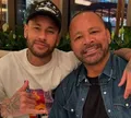 Pai defende Neymar após críticas: 'Seu ídolo é aquele que trai? Não'