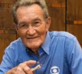 Morre Léo Batista, voz marcante da Globo, aos 92 anos