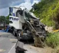 Motorista morre após perder a direção e carreta sair de pista na Bahia