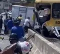 Motorista perde controle e bate ônibus em caminhão e mureta na Bahia