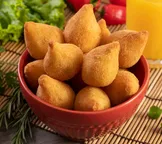 Petiscos: aprenda a fazer coxinha prática em 60 minutos