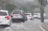 Chuva causa alagamentos e deslizamentos de terra em Salvador